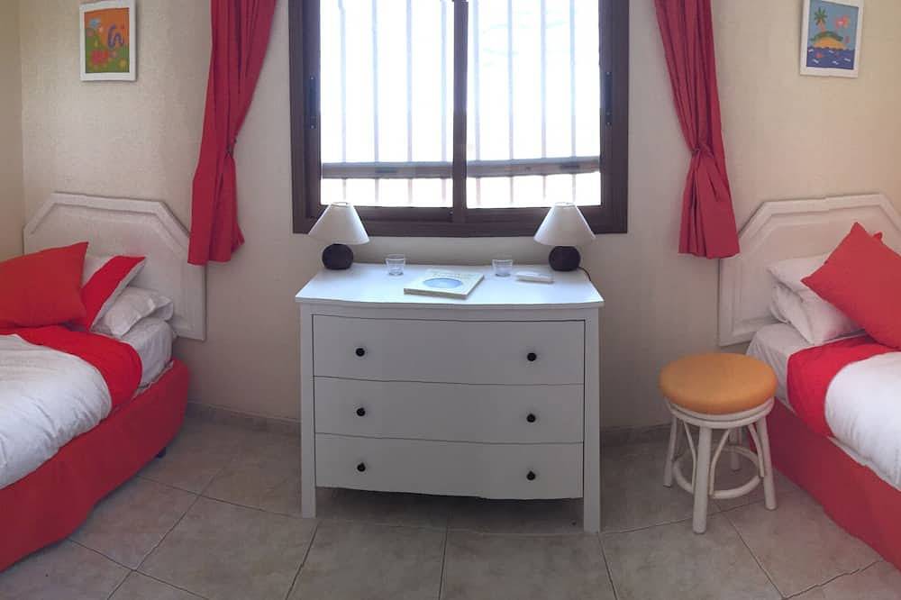 Villa, Pool, 8 Personen mit Blick auf den Golfplatz und das Meer Amarilla wifi in Las Adelfas, Amarilla Golf