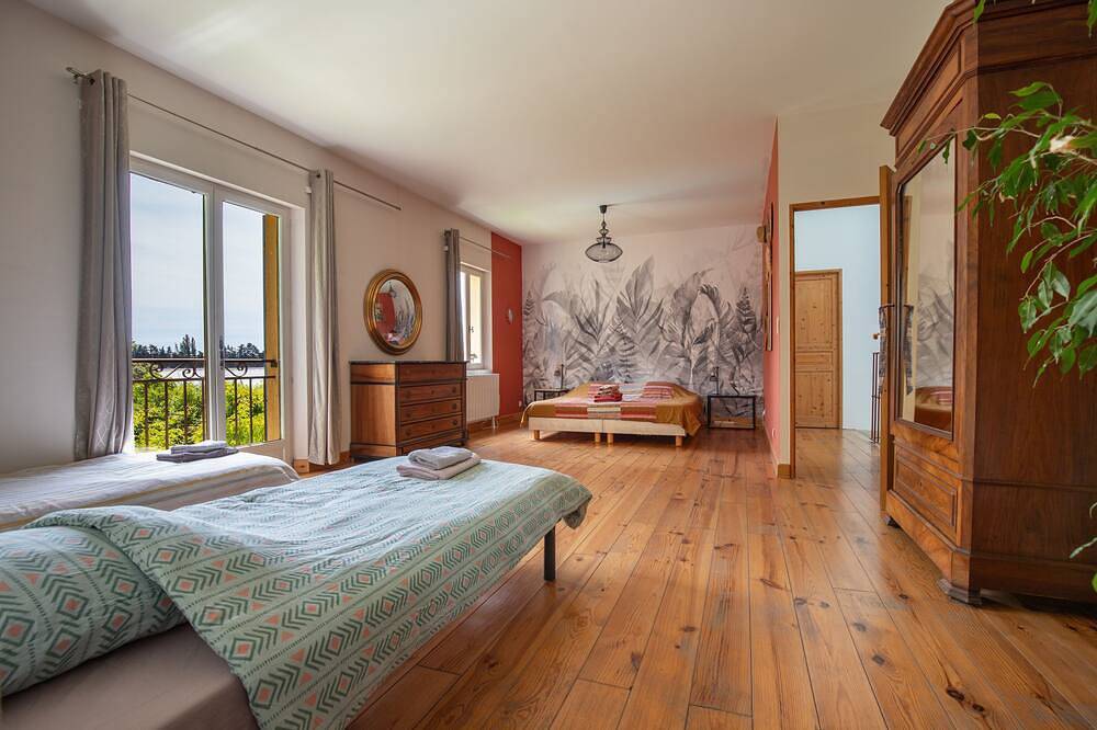 Mas provençal 14 people 5 minutes from l'Isle-sur-la sorgues in Le Thor, Vaucluse