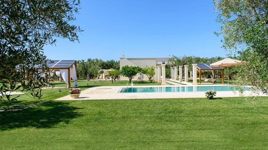 Location de vacances pour 4 personnes, avec jardin et piscine à Erchie