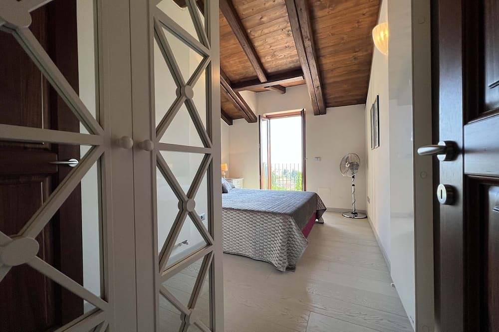 Villa Tellaro 8 pax, Waterfront holiday house with Pool, Wifi, Bbq, and Sea View in Tellaro, Comune di Lerici