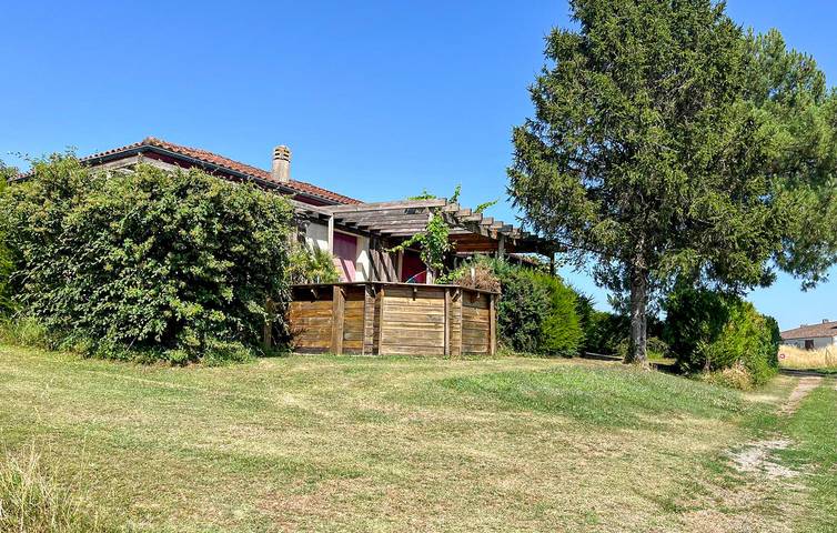 Maison de vacances pour 6 personnes, avec terrasse ainsi que jardin et piscine