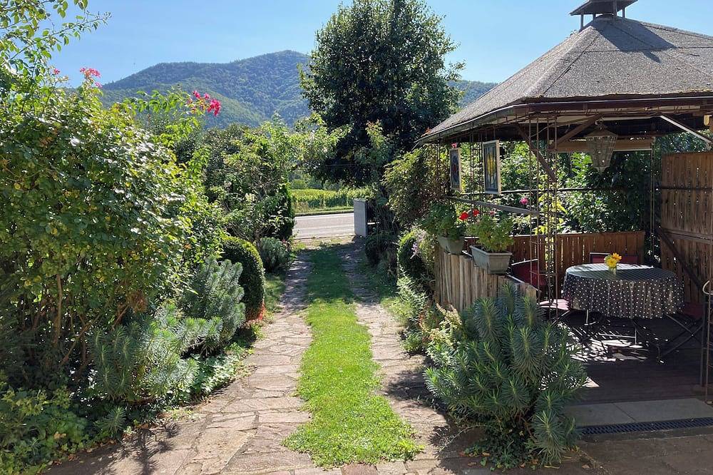 Appartement entier, Gîte entre vignes et montagnes à proximité de Colmar et sa route des vins. in Wihr-au-Val, Parc naturel régional des Ballons des Vosges
