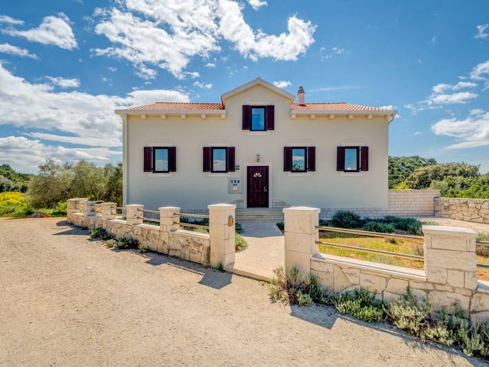 Finca für 4 Personen, mit Terrasse und Garten sowie Ausblick in Dalmatien