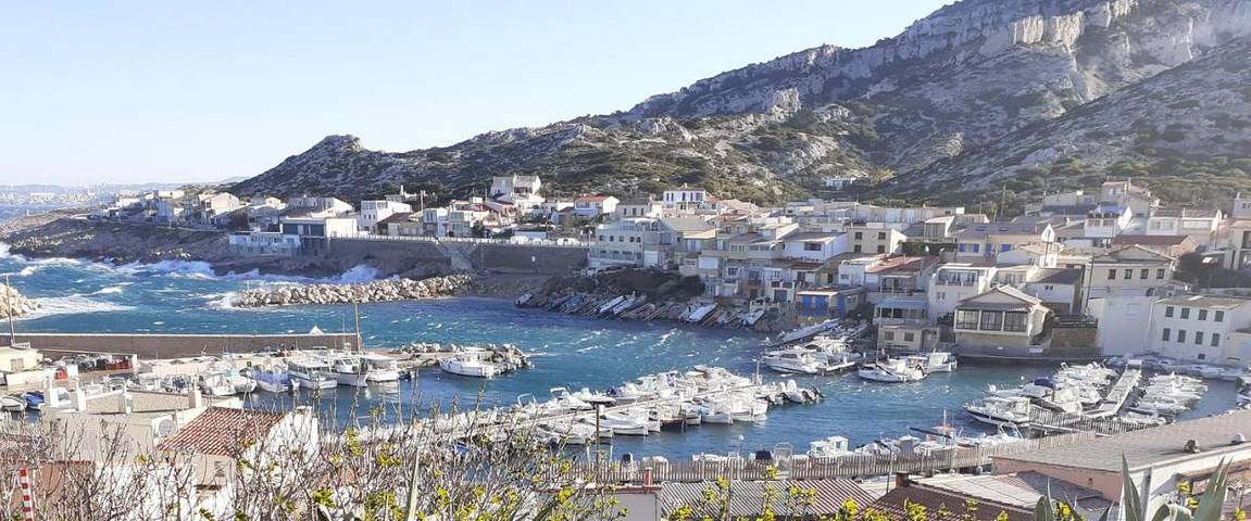 Location de vacances pour 8 personnes, avec jardin et vue, adapté aux familles dans Les Goudes - 2