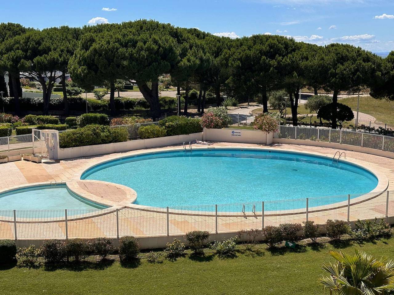 Ganzes Studio, **Geräumiges Studio für 4 Personen mit Pool, 50m zum Strand, Terrasse und Parkplatz** in Port Camargue, Le Grau-du-Roi