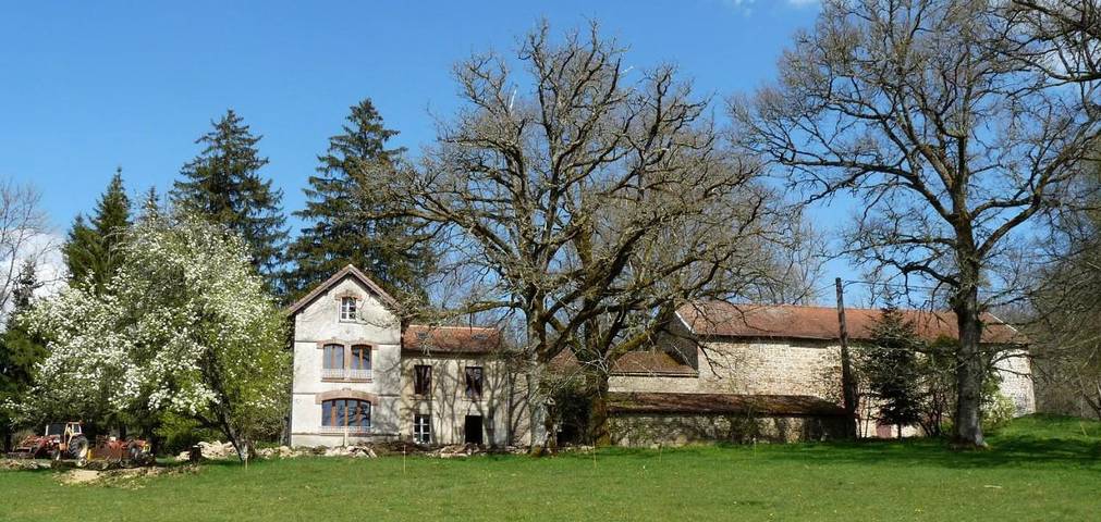 Gîte pour 17 personnes, avec vue à La Nouaille