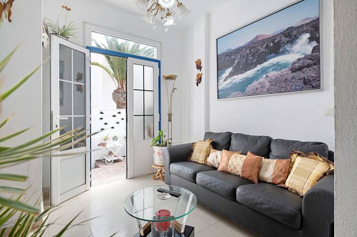 Entire apartment, Vacation Home "Maylin" with Shared Garden & Wi-Fi in Playa Blanca, Yaiza