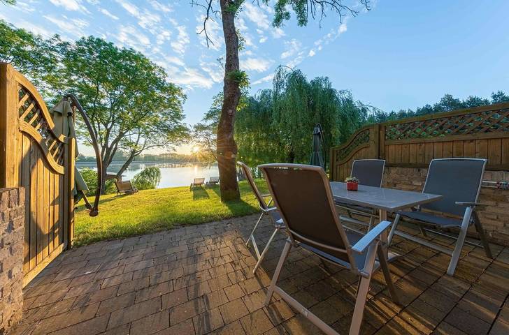 Ferienwohnung für 6 Personen, mit Terrasse und Garten sowie Sauna und Seeblick in Mecklenburgische Seenplatte