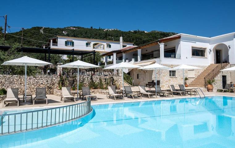 Resort για 2 άτομα, με Μπαλκόνι και Ταράτσα καθώς και Κήπο και Παιδική πισίνα στην Κέρκυρα