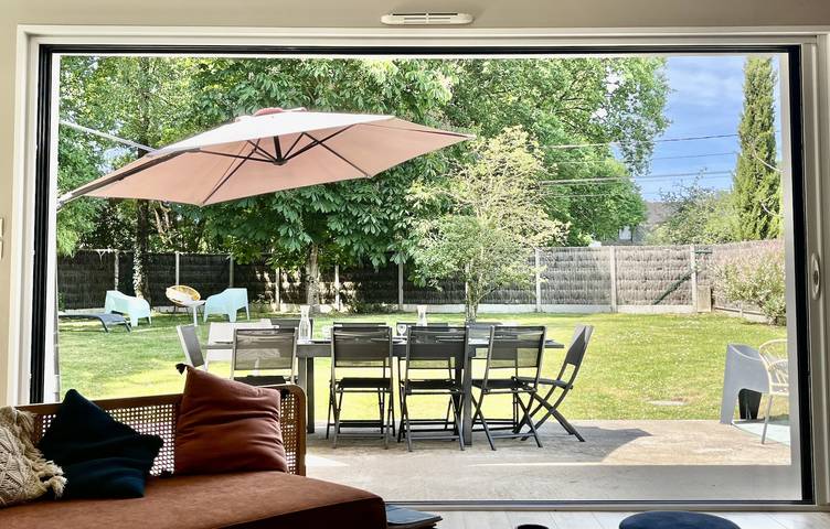 Gîte pour 12 personnes, avec terrasse et jardin, animaux acceptés
