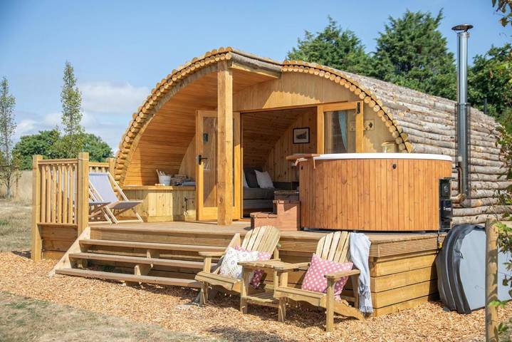 Glamping for 4 people, with Terrace and Hot tub as well as Garden and View in Eastbourne