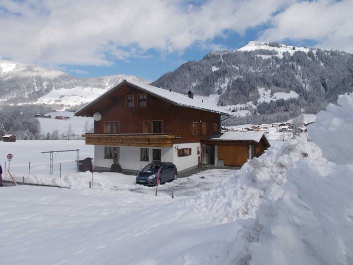 Ferienwohnung für 6 Personen, mit Balkon und Garten in Schoppernau