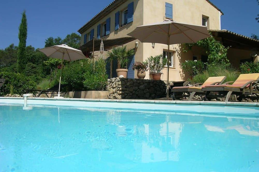 Brillante casa de campo provenzal en Lorgues en una zona rural tranquila con piscina y amplio jardín. in Lorgues, Region de Draguignan
