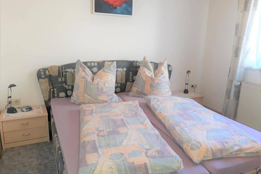Ganze Wohnung, Komfortable 80qm Ferienwohnung mit großem überdachtem Balkon, voll ausgestattete Küche in Steinwiesen, Frankenwald