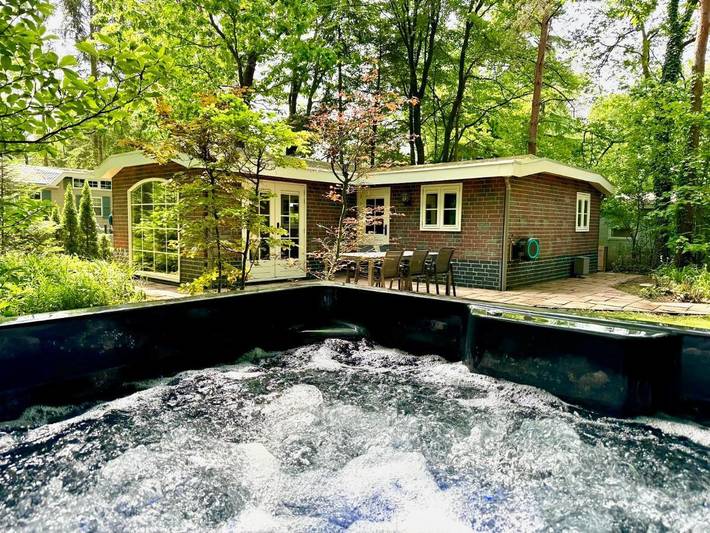 Ferienhaus für 5 Personen, mit Whirlpool und Terrasse sowie Garten und Sauna