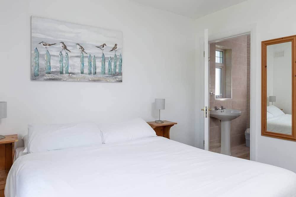 The Links 16, Amazing Location- Food, Drinks, Surf, & Golf 16 in Lahinch, County Clare