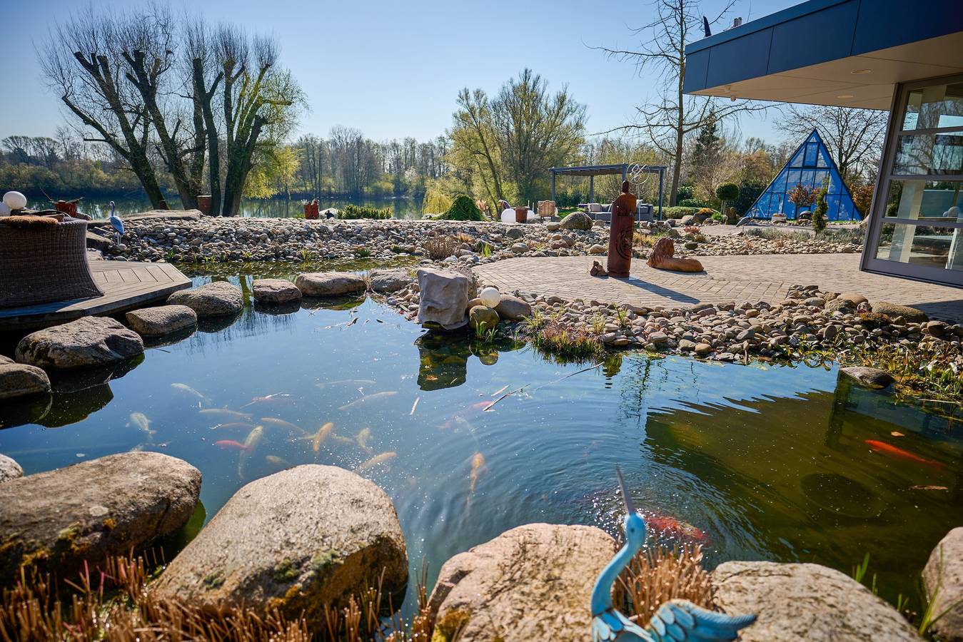 Villa „Traumhaus am See“ mit Seeblick, privater Terrasse und Wlan in Wesel, Niederrhein