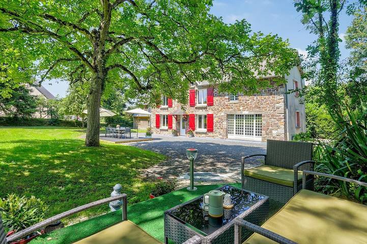 Gîte pour 8 personnes, avec jardin à Dangy