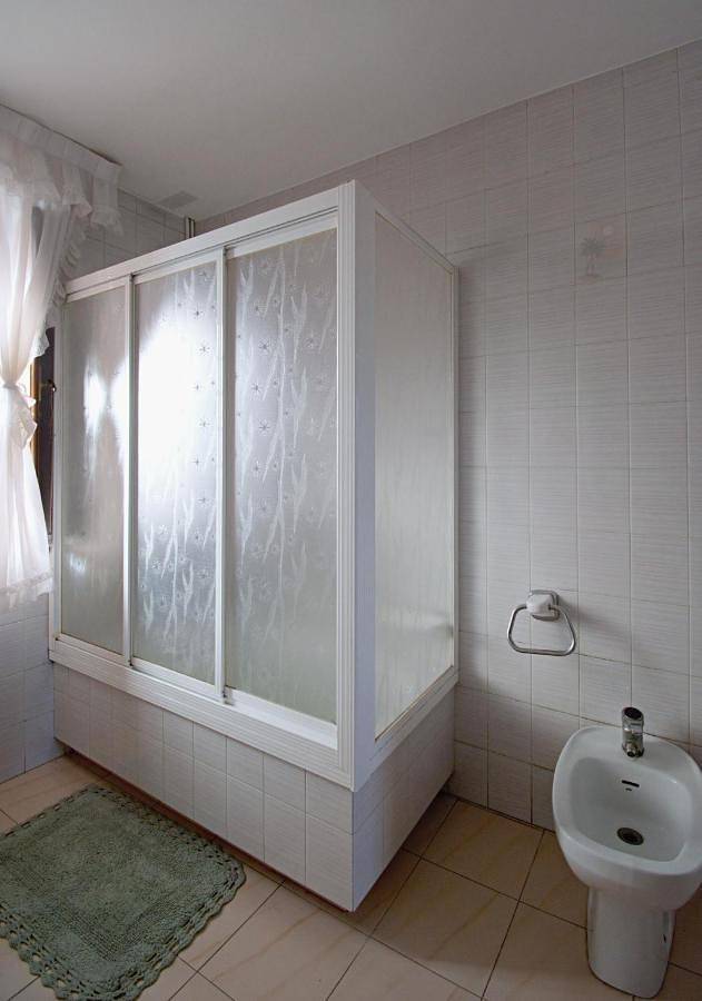 Three-Bedroom House in Villanueva de Arosa, Rias Baixas