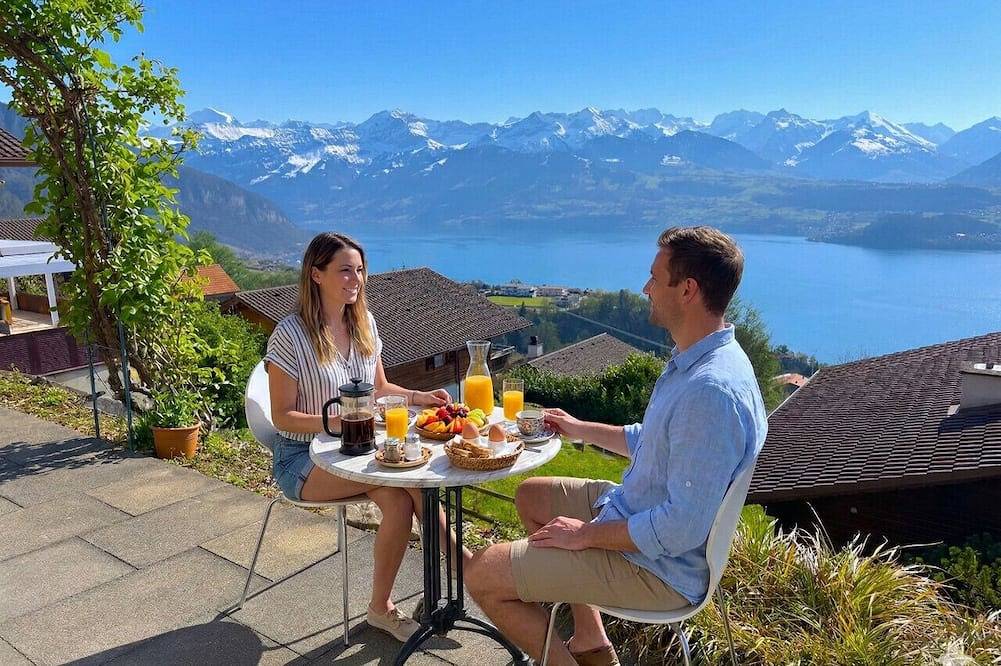 Geheel appartement, Concierge, Lake Thun/Alps Scenic Views by Swisshut in Sigriswil, Meer van Thun