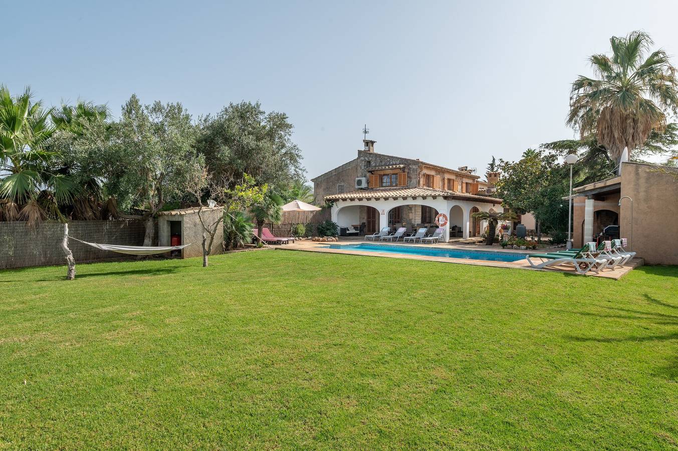 Stunning 5-bedroom Villa with Pool, Walking Distance Pollenca in Pollença Town, Pollença