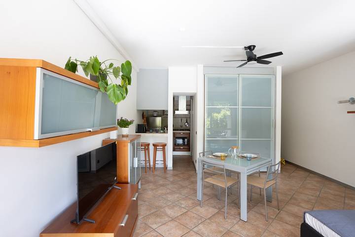 Gîte pour 2 personnes, avec terrasse et jardin ainsi que piscine et vue à Ghiffa - 3