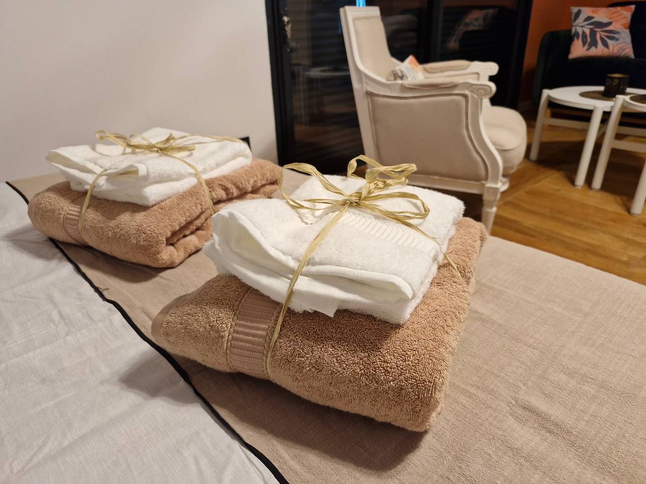 Maison d’hôtes « Le Cottage Bleu du Sud » avec vue montagne, Wi-Fi et climatisation in Saint-Étienne-les-Orgues, Région de Forcalquier