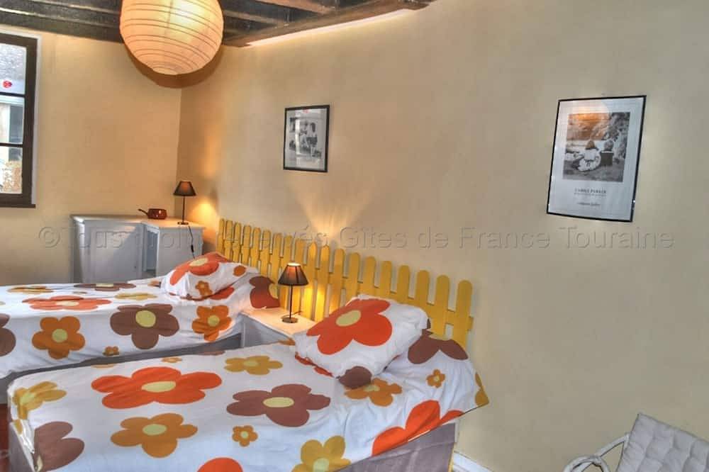 Gîte 18e avec piscine, jardin et équipements inclus, près des Châteaux de la Loire in Saint-Épain, Vallée de la Loire