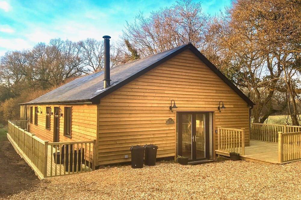 Beautiful Tranquil Barn in 14 acres of perfect peace within New Forest district in Sandleheath, Hampshire