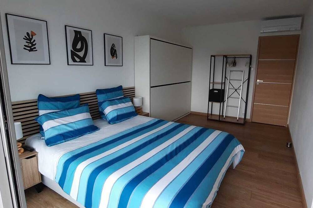 Entire apartment, Upper Cassis with ocean views, 92m² air-conditioned apartment, swimming pool in the complex in Cassis, Calanques National park