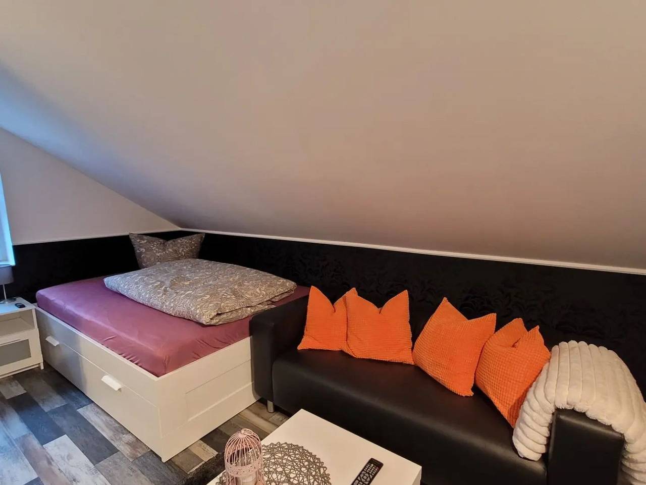 Ganze Ferienwohnung, Onkmangani Appartmenthaus Oelschläger Annett - Appartement Hofblick im Dachgeschoss in Tollensesee, Burg Stargard