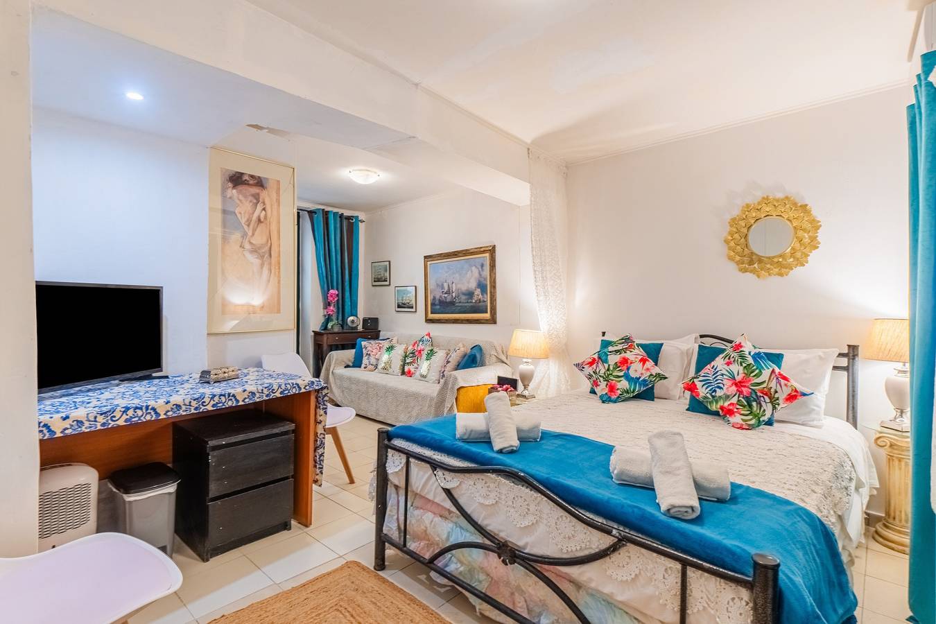 Entire studio, Studio Apartment 'La Belleza' with Private Terrace and Private Garden in Corfu (city), Corfu