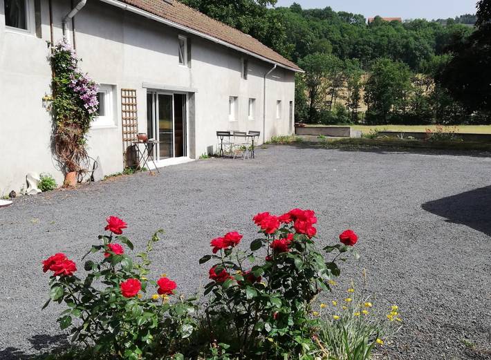 Gîte pour 14 personnes, avec jardin et terrasse dans le Cantal