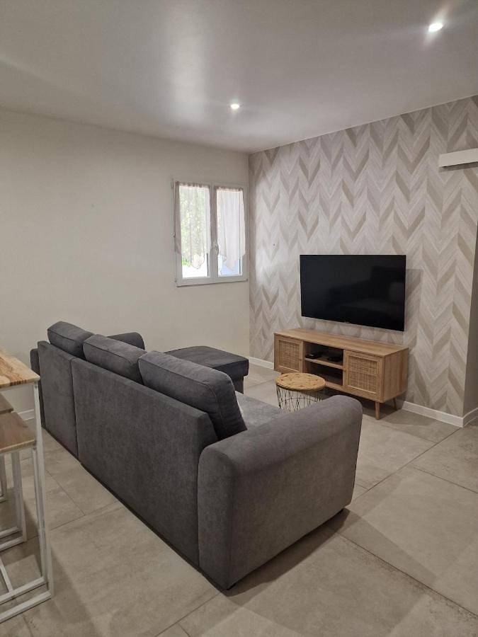 Gîte pour 3 personnes, avec terrasse à Pinet (homonymie) - 3