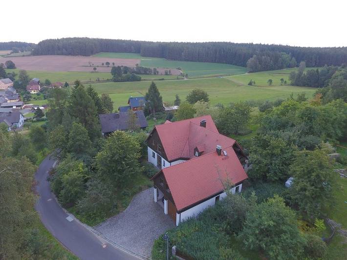 Ganze Wohnung, Idyll im Grünen - Nachhaltige Ferienwohnung mit großer Terrasse und Garten in Bad Alexandersbad, Landkreis Wunsiedel im Fichtelgebirge