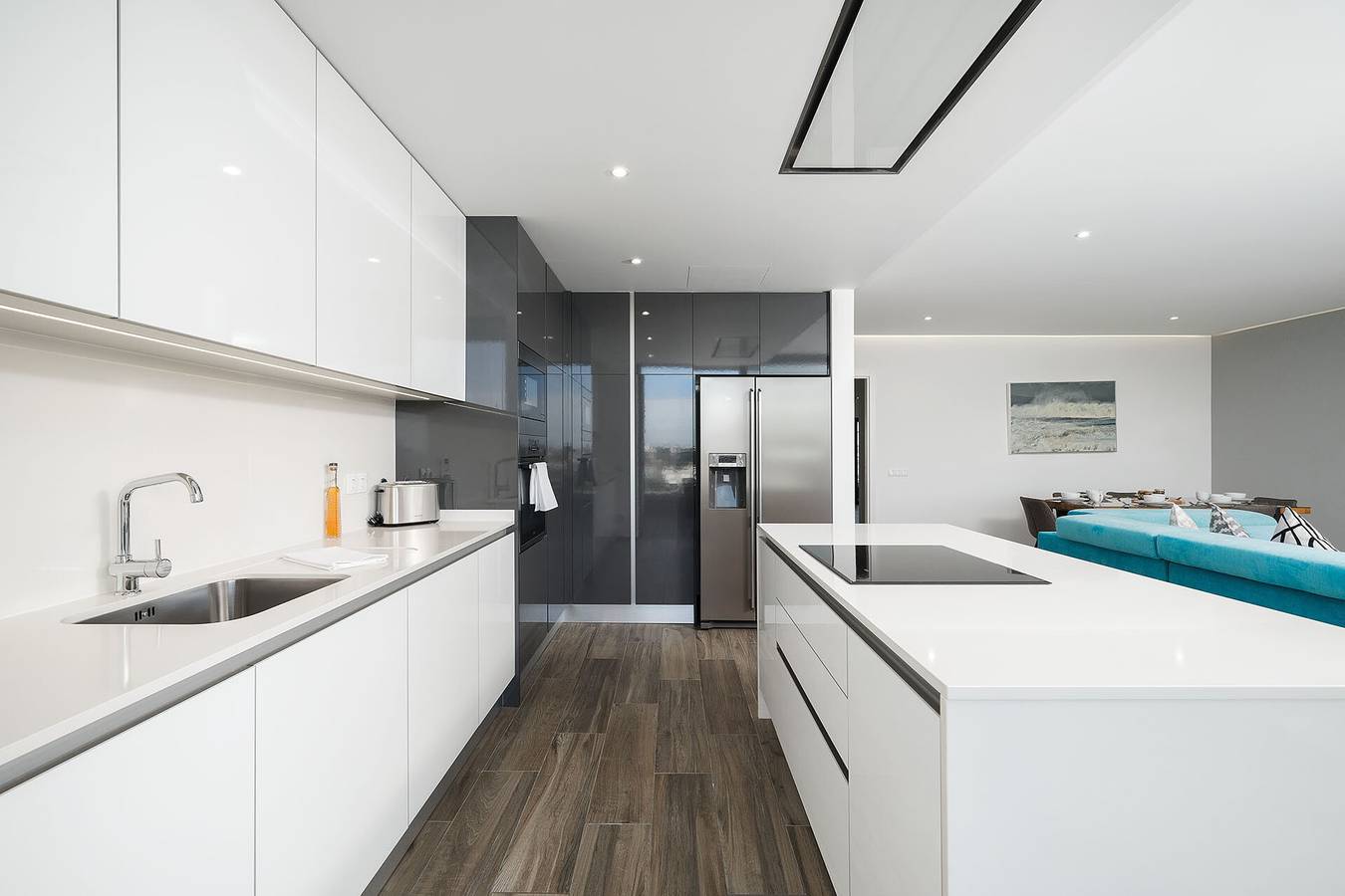 Entire apartment, Luxury 2-Bedroom Apartment with Sea View and Pool in Praia da Rocha, Portimão