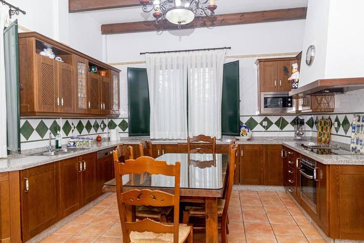 Casa rural para 15 personas, con vistas y piscina además de jardín y balcón en Almodóvar del Río - 4