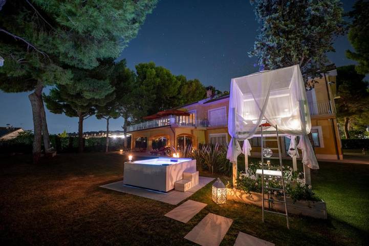 B&b per 2 persone, con Idromassaggio e Terrazza nonché Giardino e Panorama a Sirolo