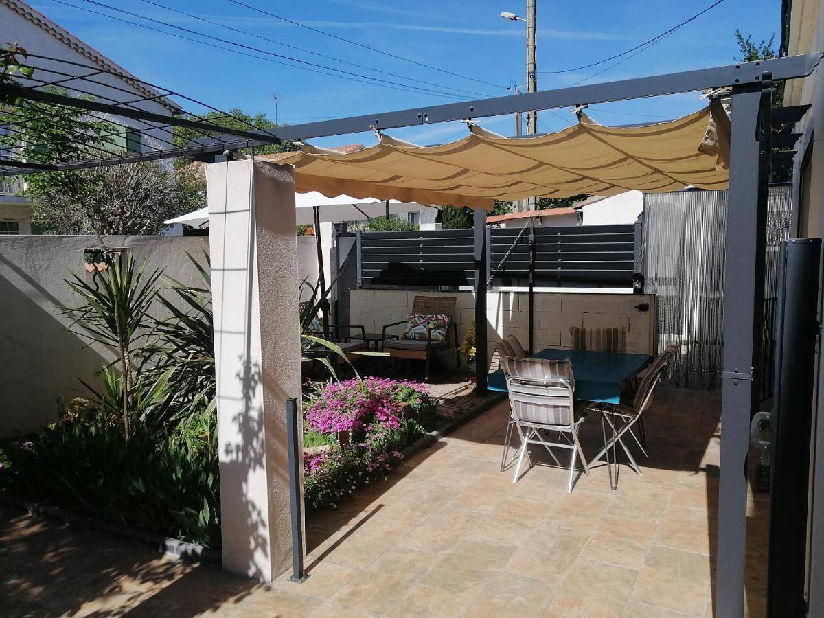 Appartement entier, One-Bedroom Apartment in Valros, Côte méditerranéenne (France)