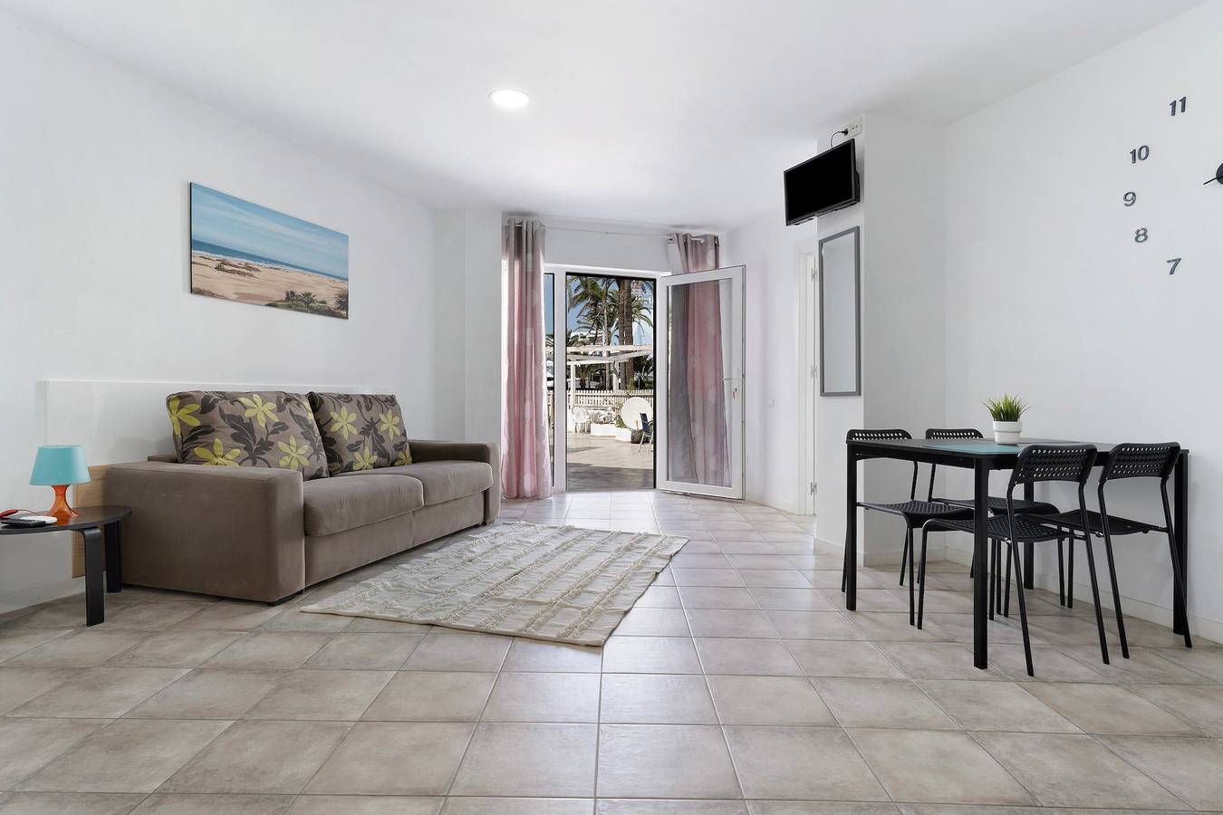 Ganze Wohnung, Ferienwohnung 'Las Flores4' mit Bergblick, Wlan und Klimaanlage in San Agustin, San Bartolomé de Tirajana
