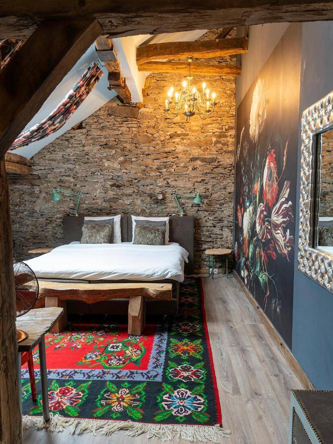 Location de vacances pour 2 personnes, avec piscine ainsi que jardin et vue dans Cherain - 3