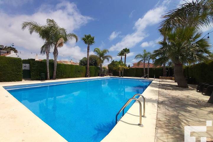 Bungalow pour 6 personnes, avec piscine à Calpe