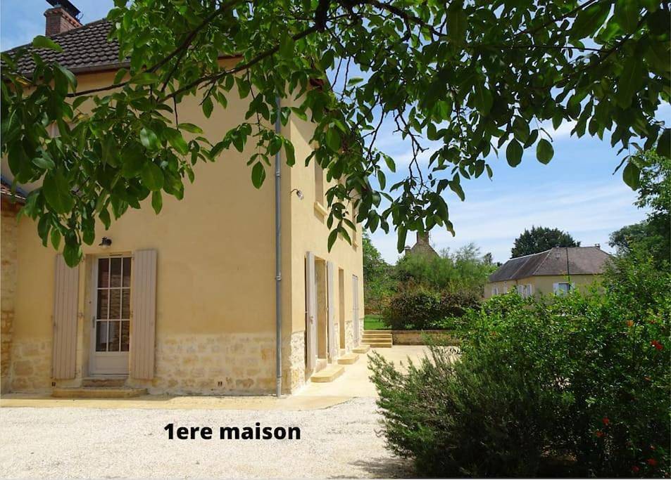 Domaine avec piscine à Milhac dans le Lot 4 étoiles 2 gîtes in Milhac, Quercy