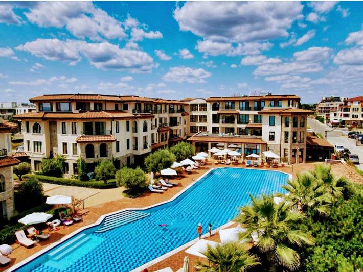 Appart’hôtel pour 3 personnes, avec vue et piscine ainsi que jardin et sauna