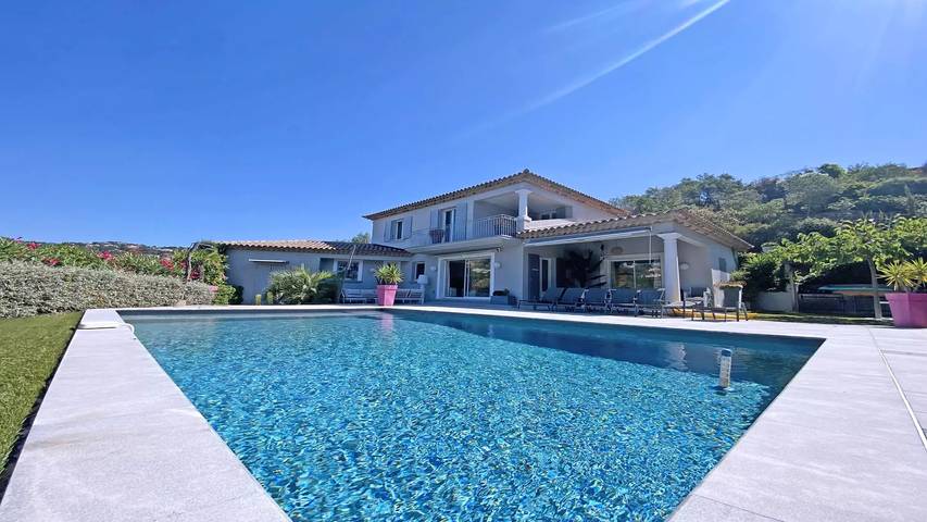 Location de vacances pour 10 personnes, avec piscine et jardin dans Golf Bluegreen Sainte-Maxime