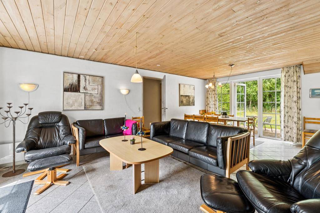 Luksuriøst sommerhus med indendørs pool, spabad og sauna tæt på stranden i Vester Husby in Ulfborg, Holstebro Kommune