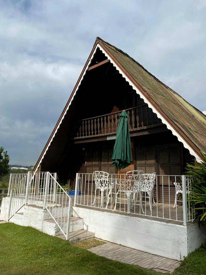 Casas e apartamentos de temporada para 11 pessoas, com piscina em Biritiba Mirim