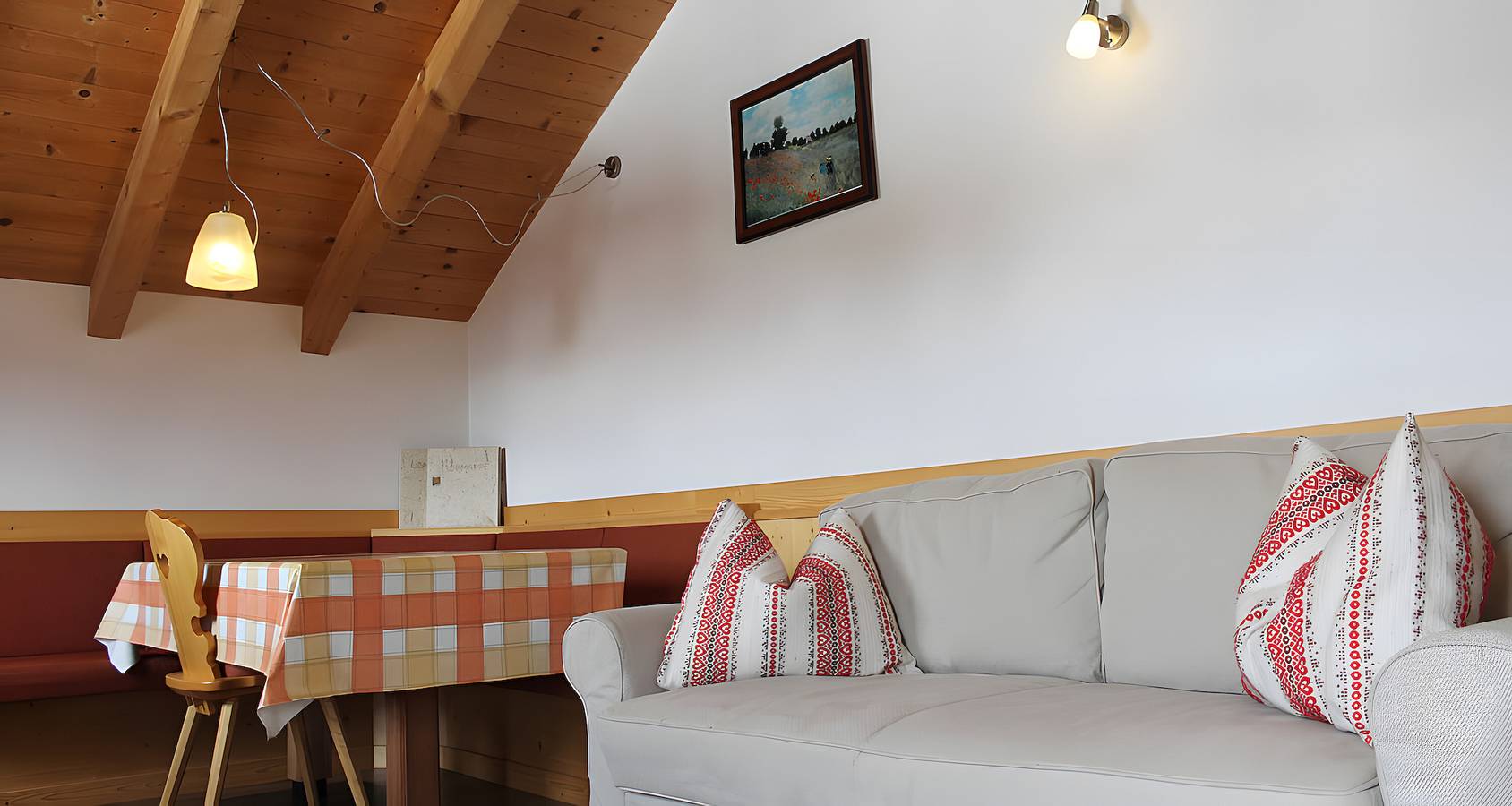 Entire apartment, Apartment 'Pütia' with Mountain View, Shared Terrace and Wi-Fi in La Val, Dolomiti Superski