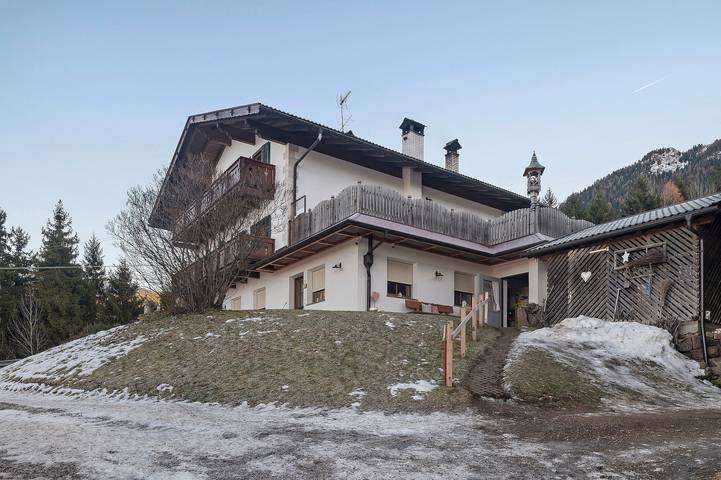 Entire apartment, Apartment "Kompatscherhof Moritz" with Mountain View, Balcony and Wi-Fi in San Michele (Kastelruth), Kastelruth
