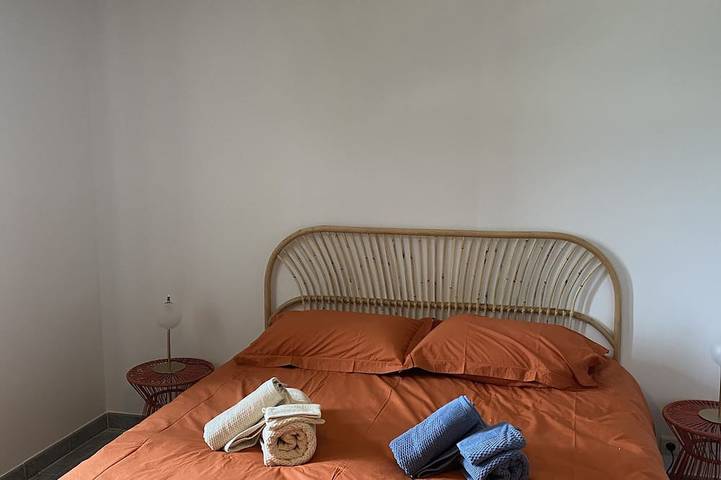 Superb villa in Puyvert Air conditioning, heated swimming pool, fully enclosed garden in Puyvert, Parc naturel régional du Luberon